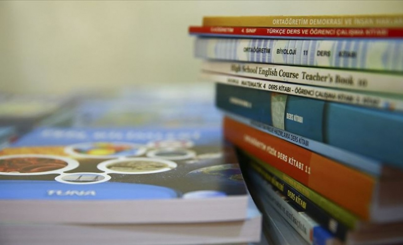 146 milyon ders kitabının arka kapaklarına kare kod eklendi