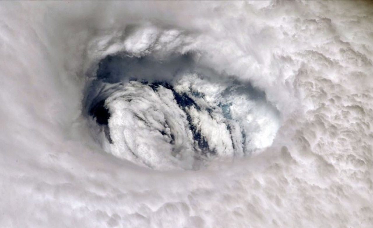 Dorian Kasırgası uçakları da vurdu! Bin 300'den fazla sefer iptal edildi