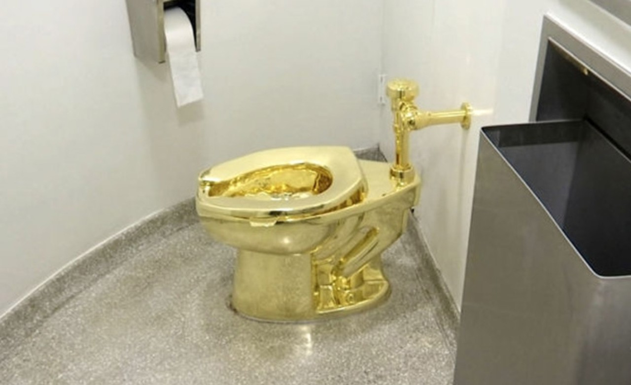 Eski Başbakanın 5 Milyon Değerindeki Klozeti Çalındı!