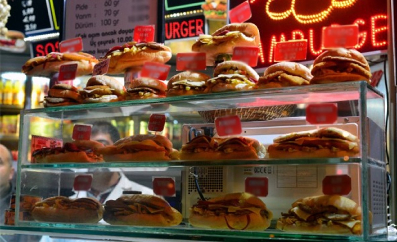 Havalimanı'nda Satılan Sosislinin Fiyatı Dudak Uçuklattı!