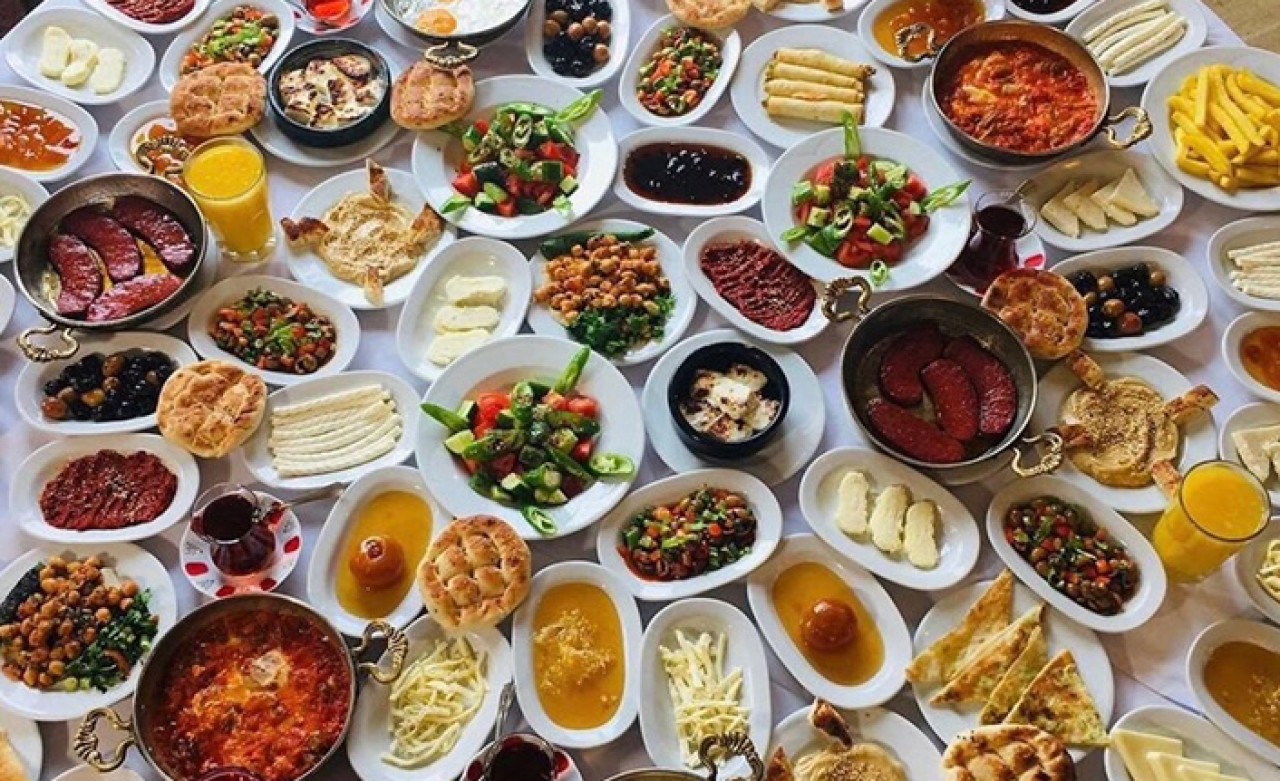 100 Milyarlık İsraf: Serpme Kahvaltı!