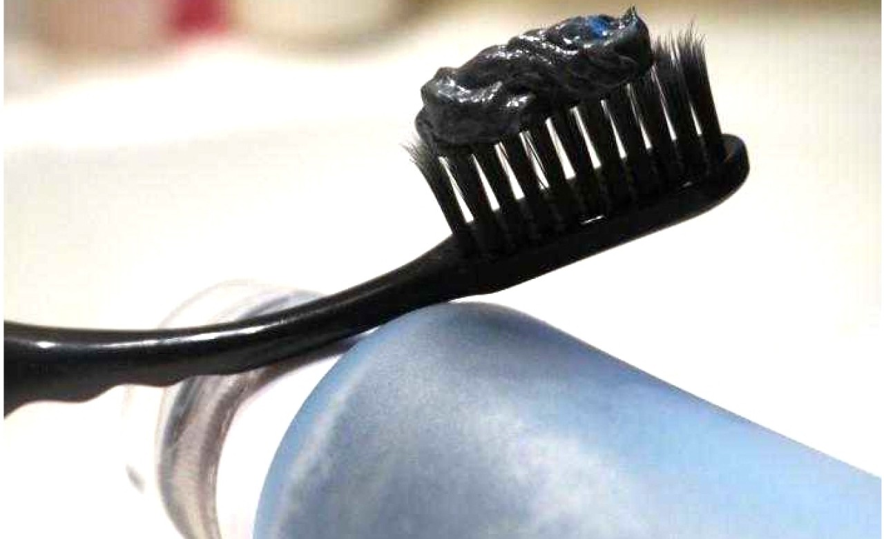 Kömürlü Diş Macunu Kullananlar Dikkat!