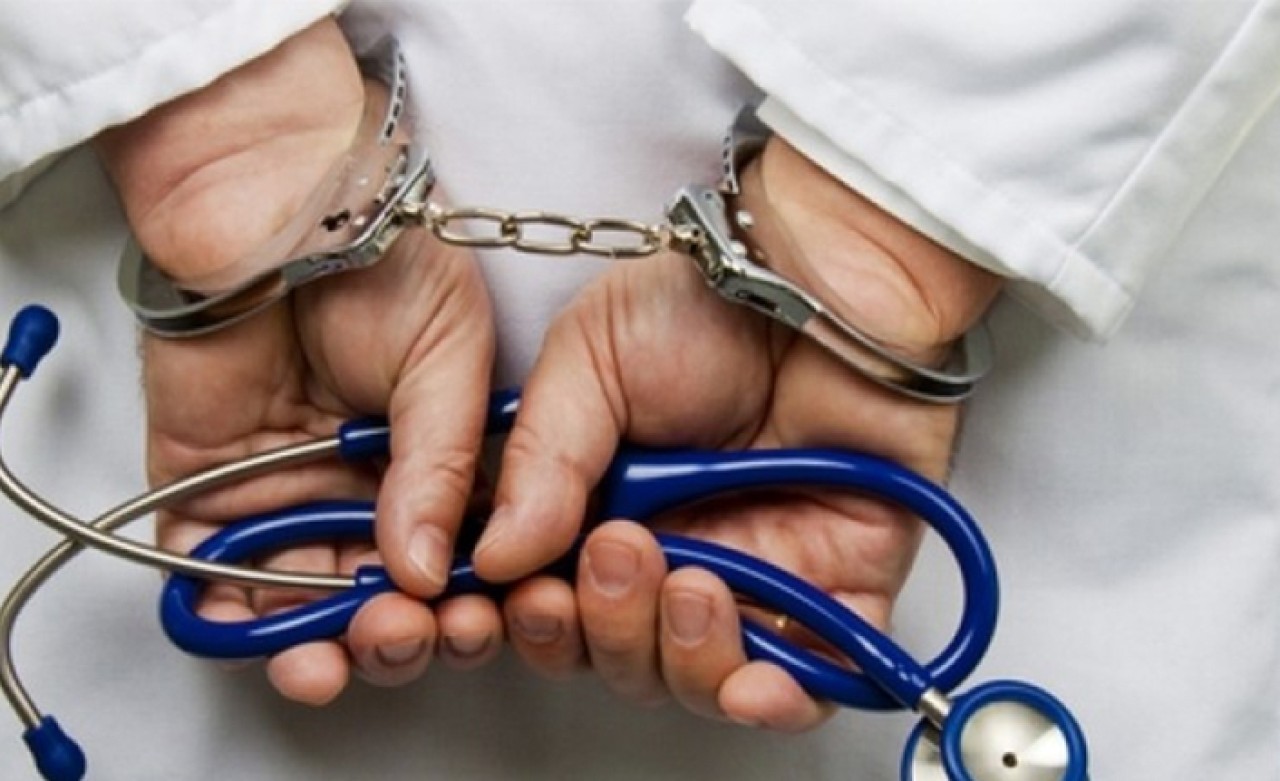 "Paragöz Doktor" Suçüstü Yakalandı