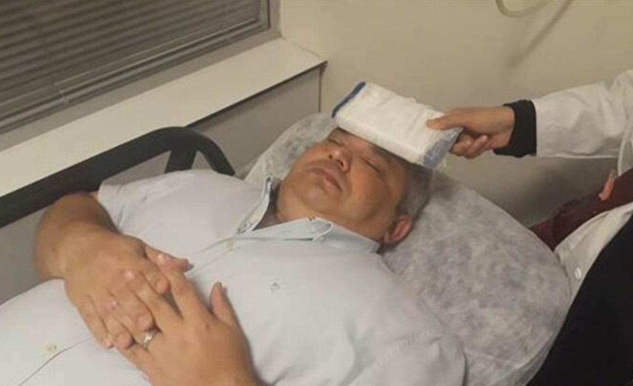 Rapor alamayınca doktoru tehdit edip bilgisayar klavyesi fırlattı