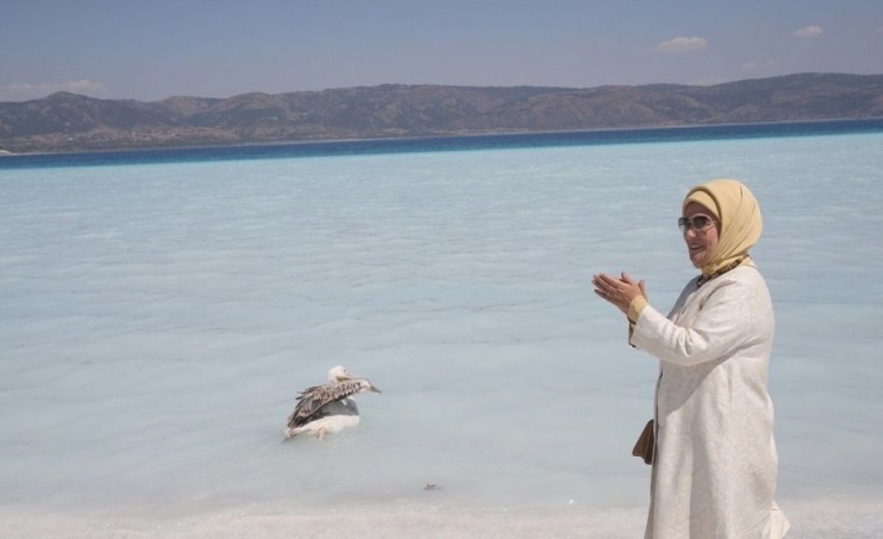 Salda Gölü'nü gezen Emine Erdoğan: "Bize burası Bakanlık eliyle kötü bir hale getirilecek dediler"