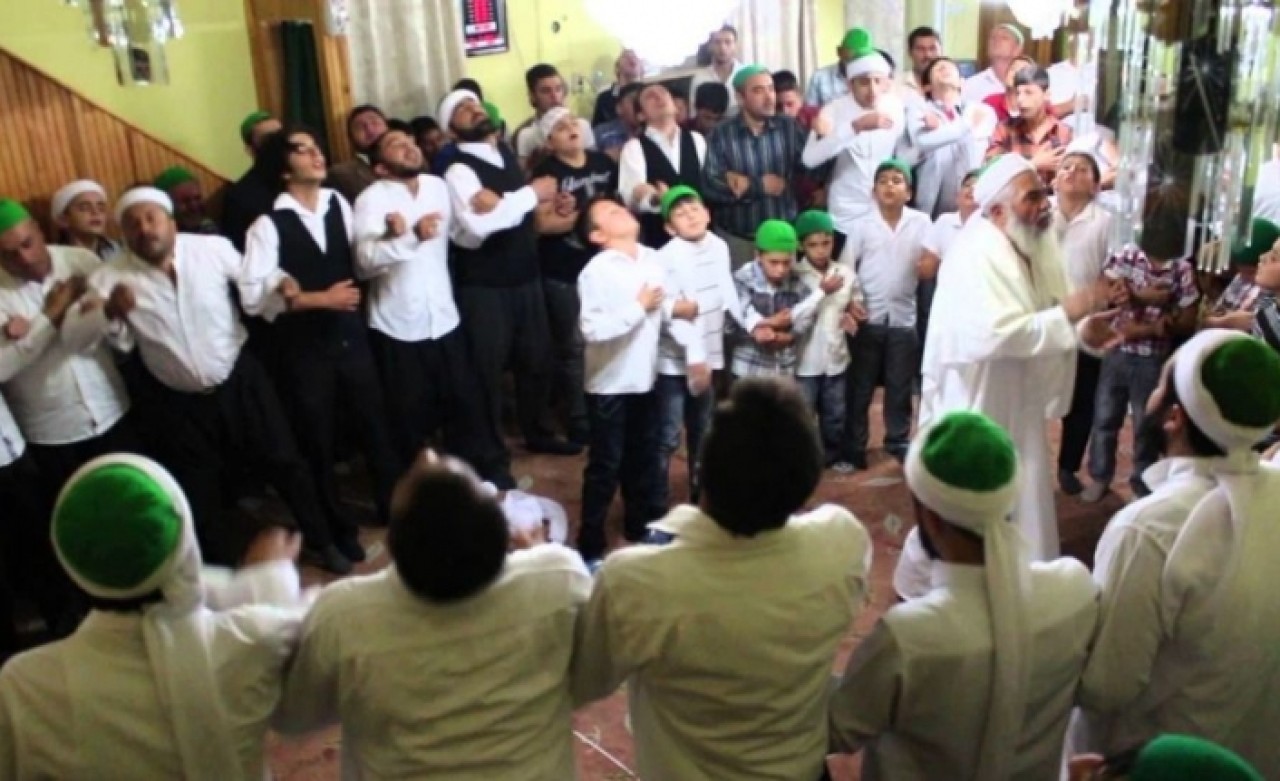 Yeni Şafak yazarı Yıldırım: "Cemaatler serbest olmalı,  tekke ve zaviyeler kanunu revize edilmeli"