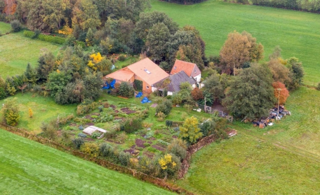 Evlerinin Bodrumunda Dünya'nın Sonunu Bekleyen Aile Bulundu!