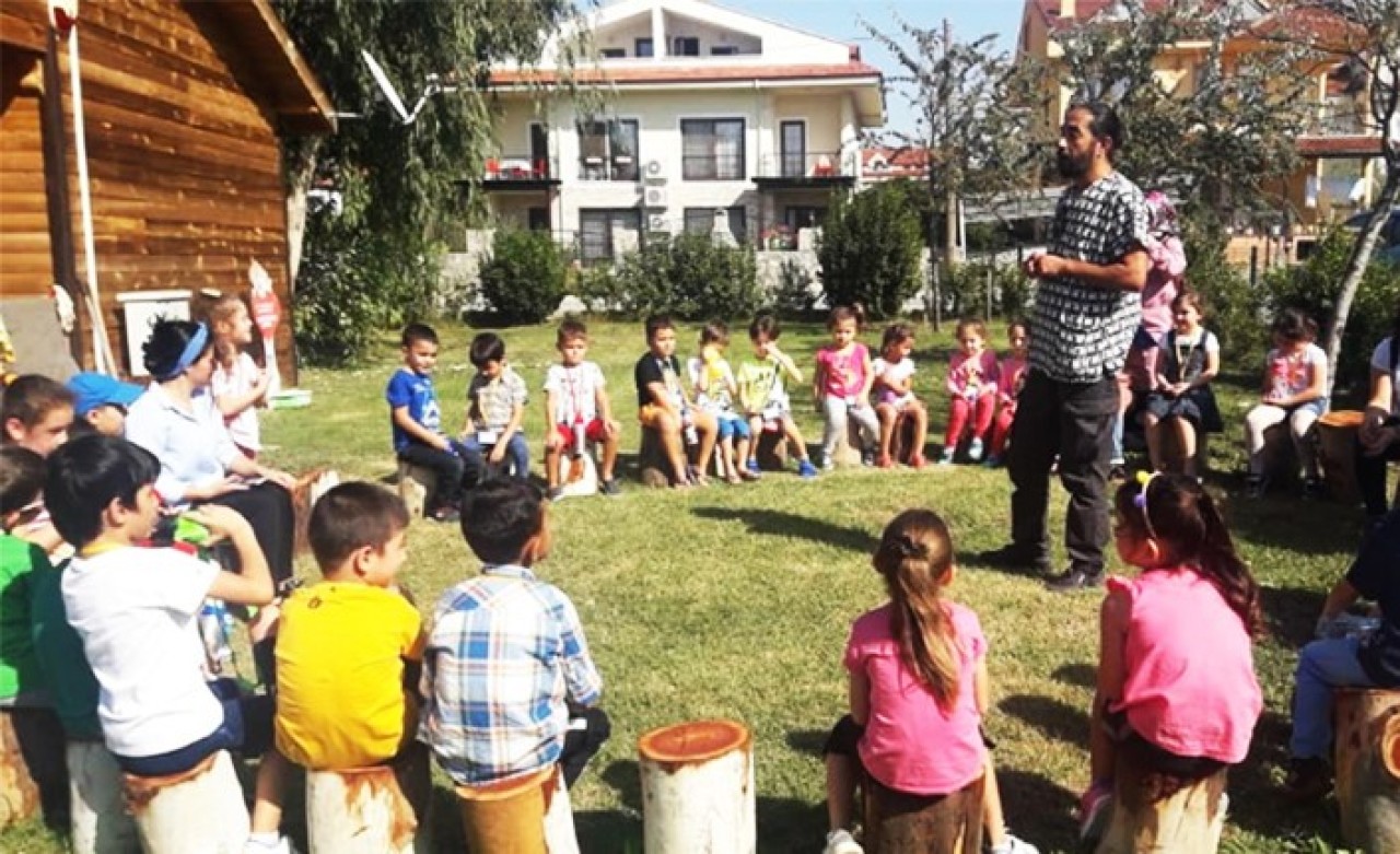 Harçlıklarıyla Hayvanlara Mama Alan Öğrencilere İVHO'dan Boyama Kitabı!