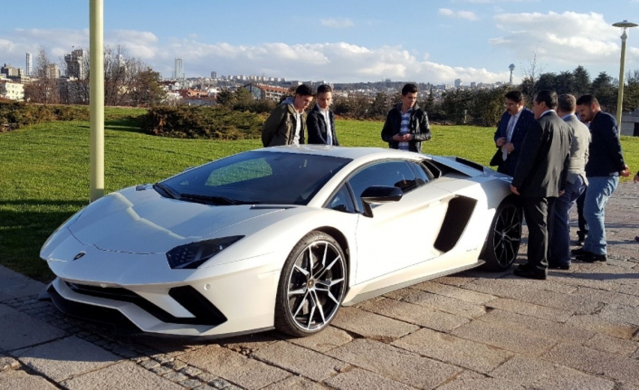 İcradan Yarı Fiyatına Lamborghini!