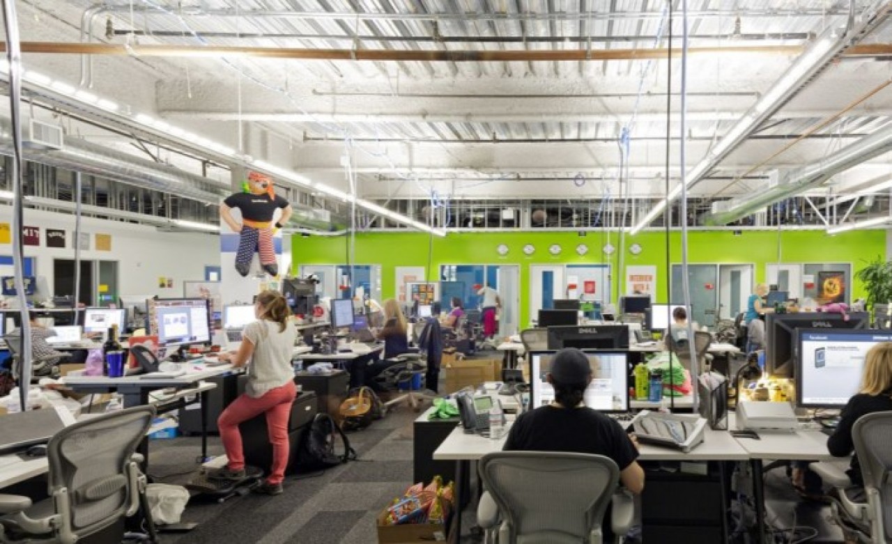 Yeni Haber Merkezi: Facebook!