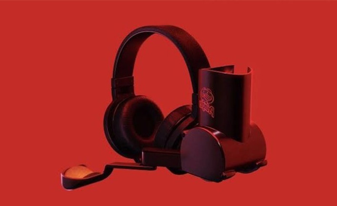 Bilgisayar Başındayken Cips Yediren Kulaklık Tasarlandı!