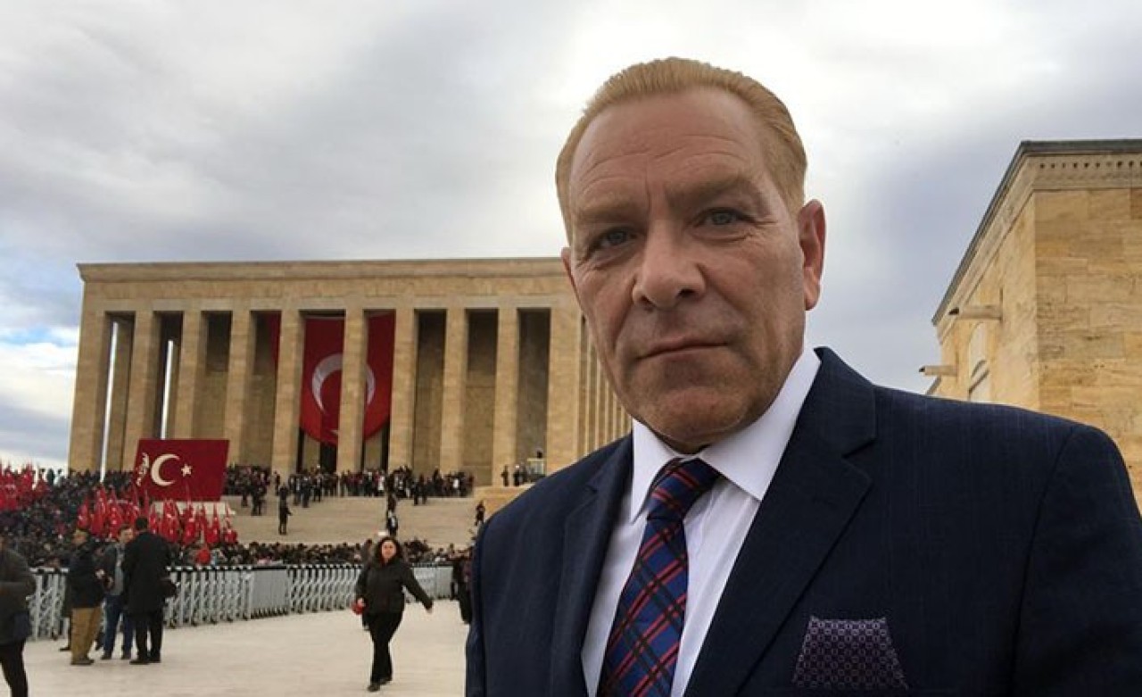 Atatürk'e Benzeyen Göksel Kaya'dan Bir Skandal Daha!