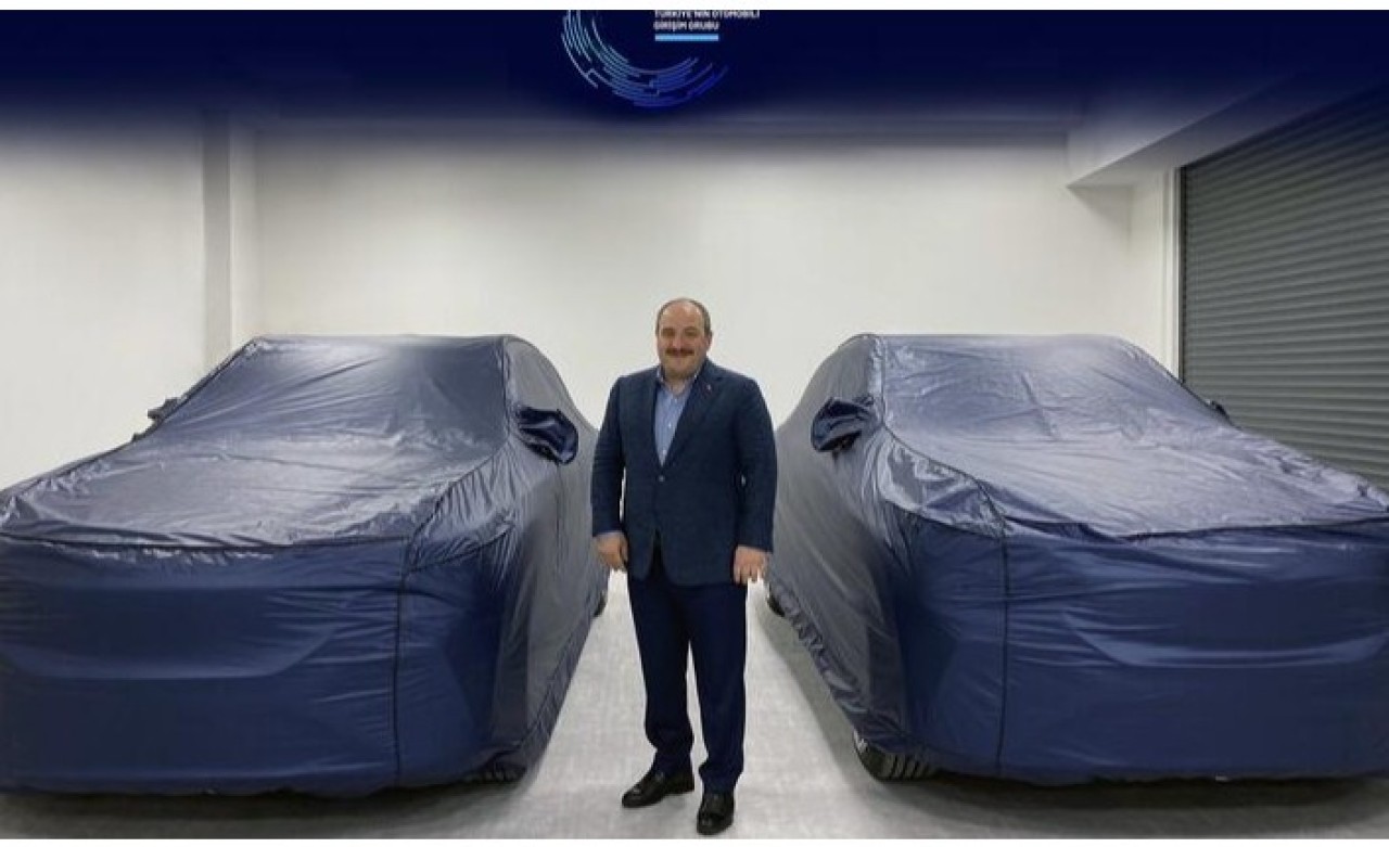 Bakan Varank Yerli Otomobil İle Fotoğraf Paylaştı!