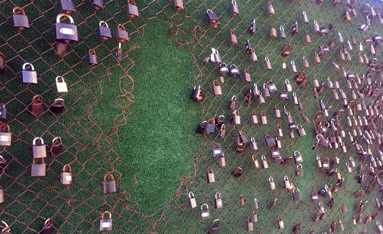 Cezaevinin Telleri Asma Kilitlerle Doldu