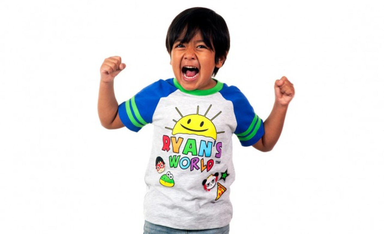 Çocuk YouTuber Sadece Oyuncak Tanıtarak Korkunç Gelir Elde Etti!