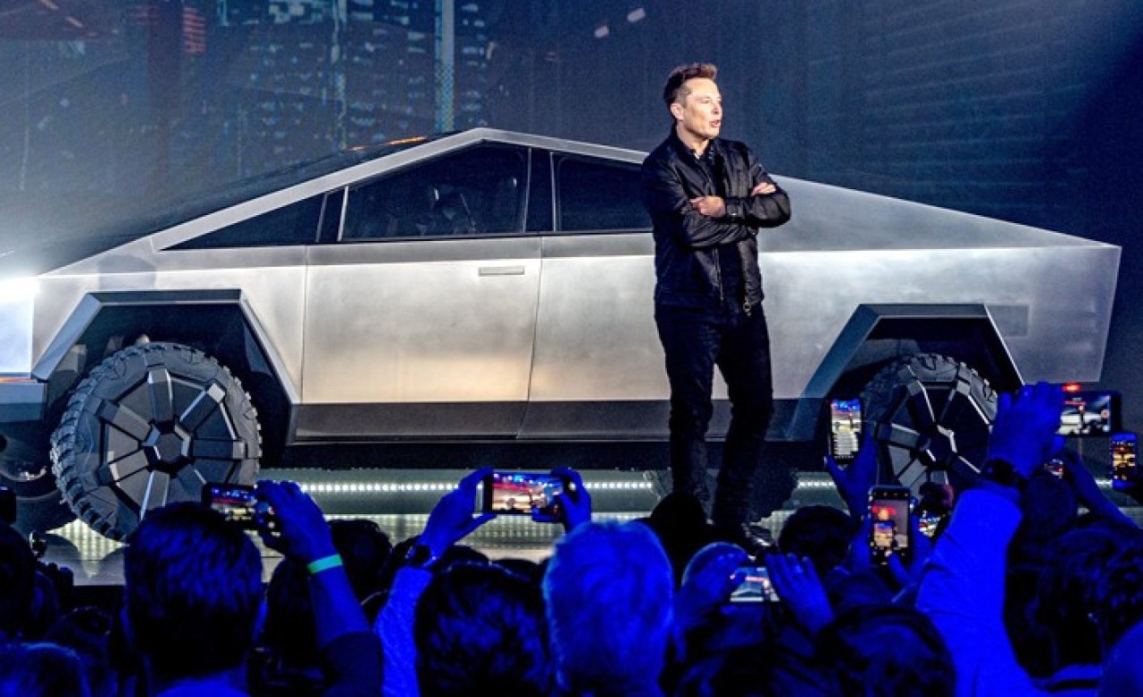 Elon Musk,  O Aracın Üretimine 'Asla' Dedi!