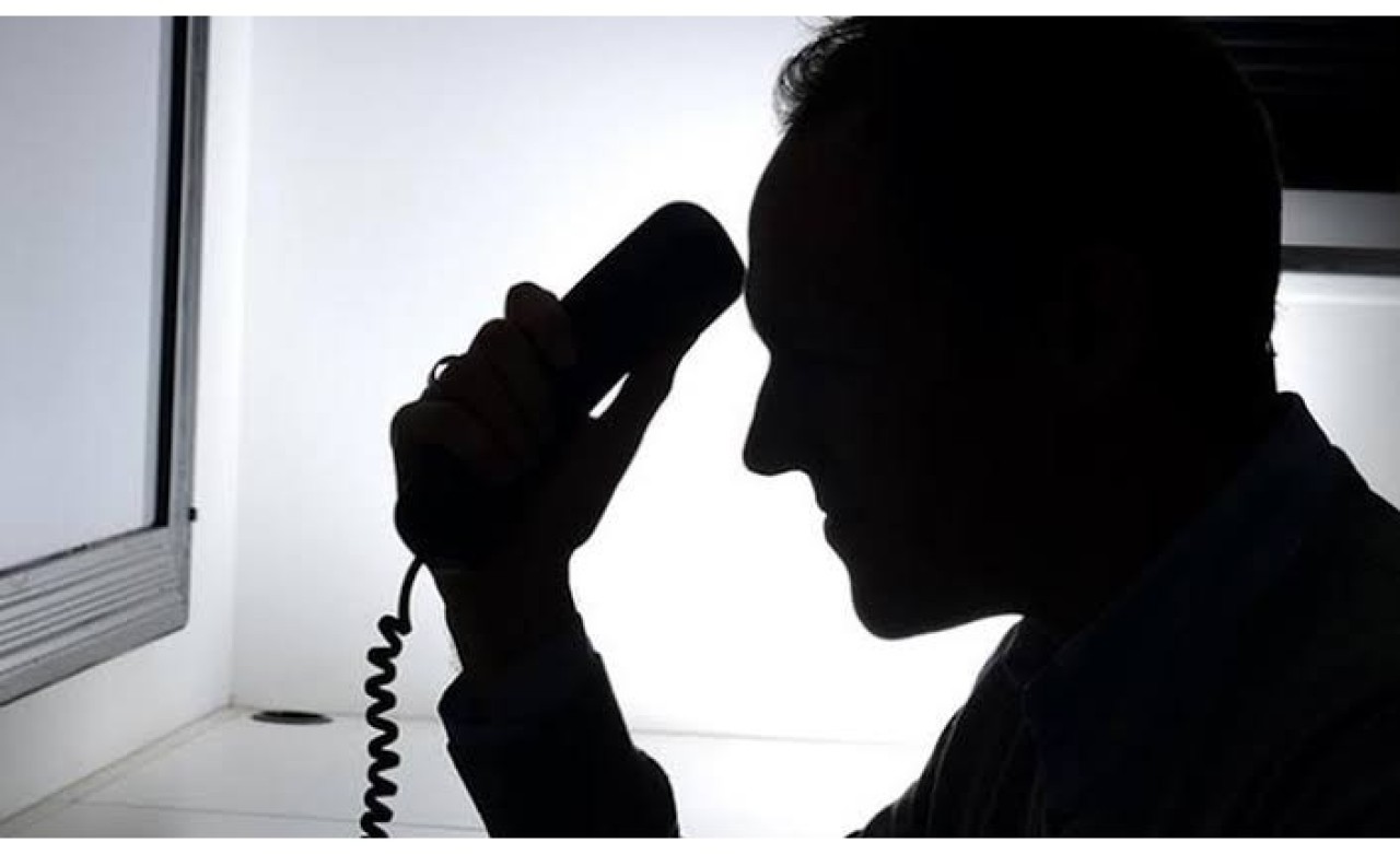 Eski Bakanı 'Polisiz' Diyerek Dolandırdılar!