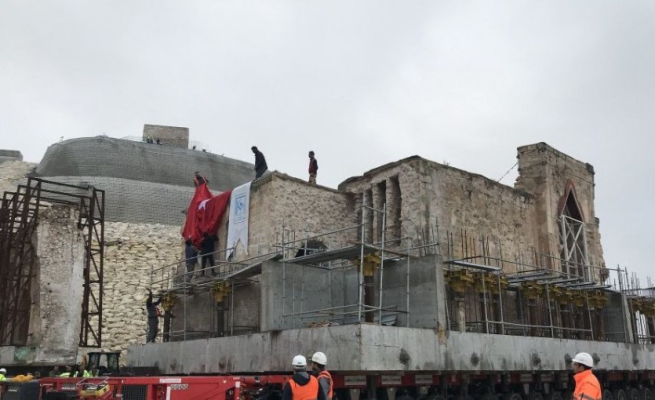 Hasankeyf'in 610 Yıllık Camisi 256 Tekerin Üzerinde