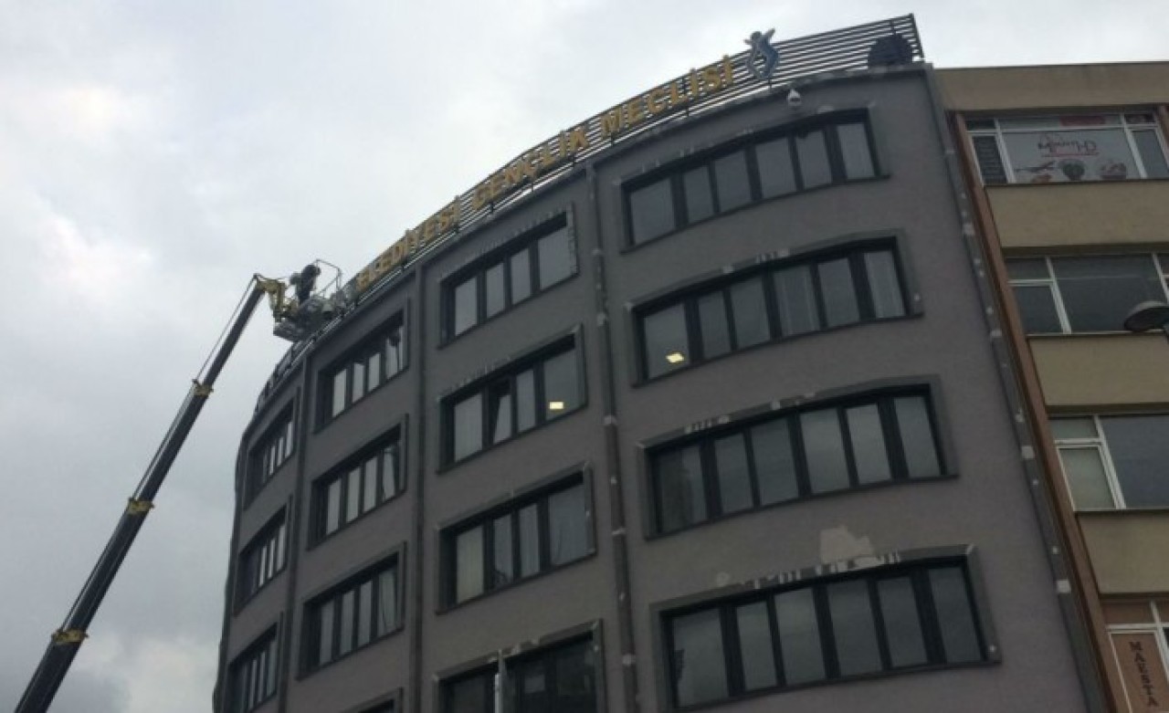 İBB,  Faaliyetleri Resmen Durdurdu: Bina Boşaltıldı!