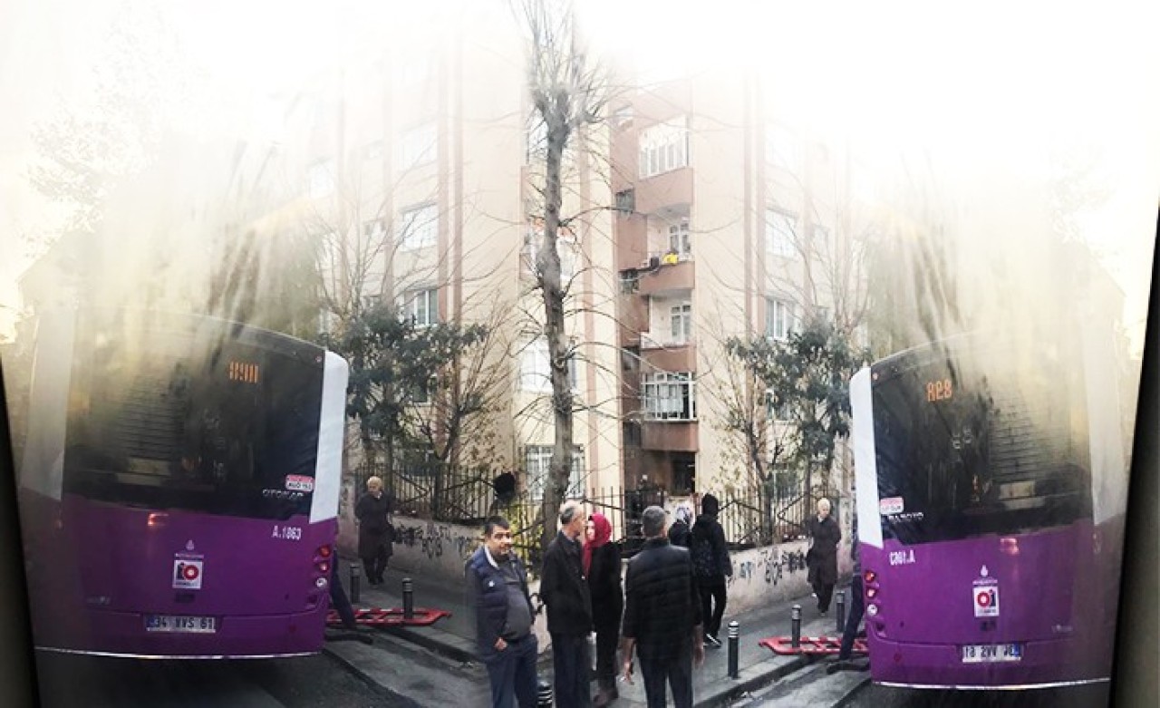 İETT Otobüsü Çöken Yolda Mahsur Kaldı!