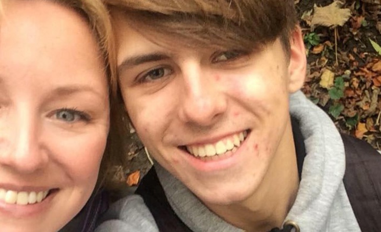 Kafasını Aniden Yana Çeviren Genç Öldü!