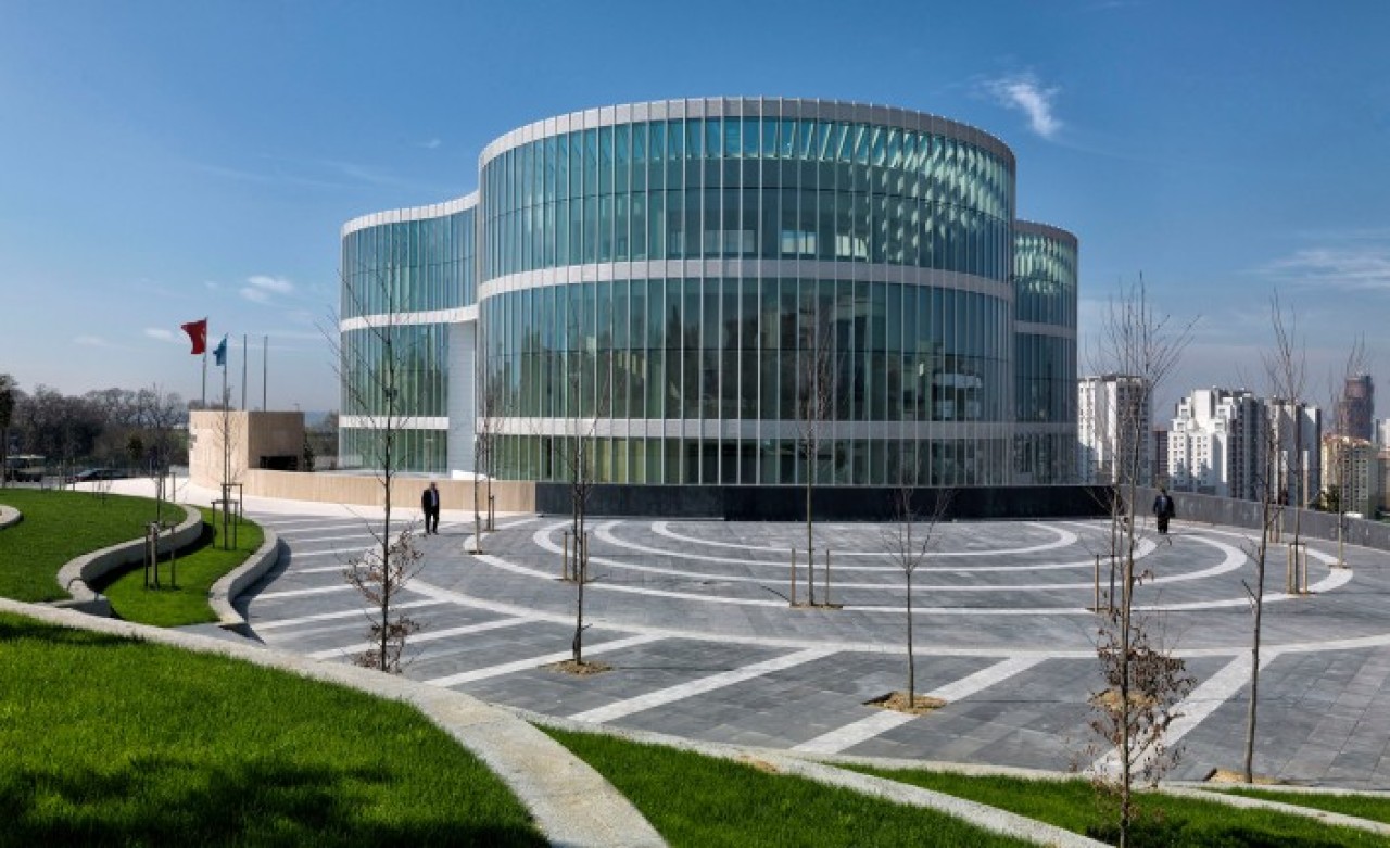 Küçükçekmece Belediyesi Hacklendi: Binlerce Vatandaşa Ayıp Mesajlar Atıldı!