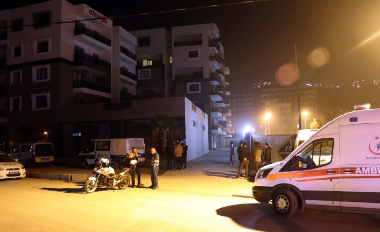 Polis Ve Kız Arkadaşı Evde Silahla Vurulmuş Halde Ölü Bulundu!