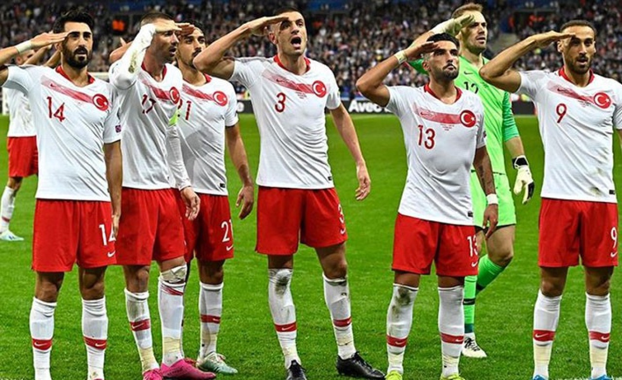 UEFA Asker Selamıyla İlgili Kararını Verdi!