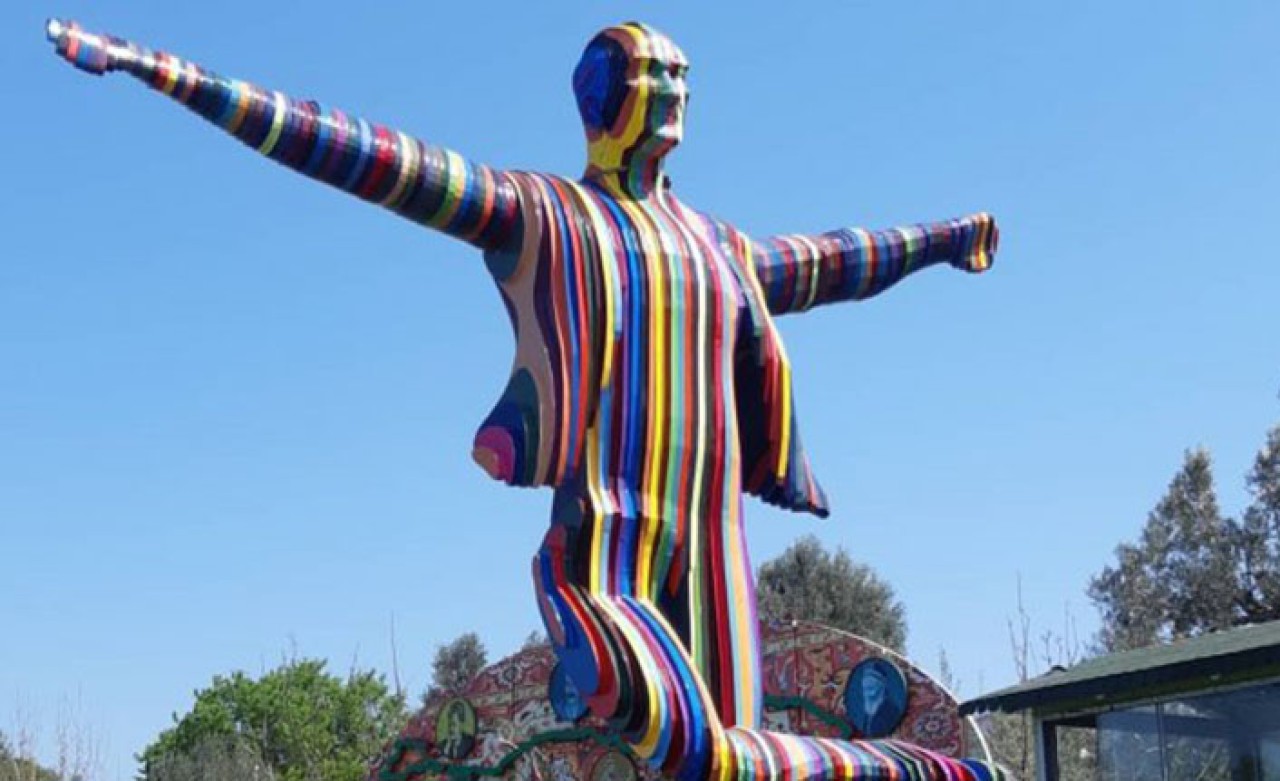 Urla Belediyesi'nin Tartışmalı Atatürk Heykeli Görenleri Şaşırtıyor!