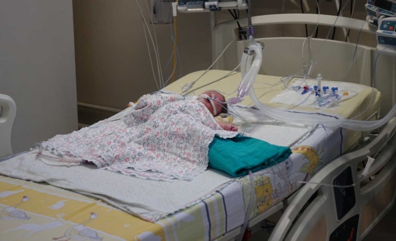 Bir Günlük Bebeğin 100 Dakika Boyunca Kalbi Durduruldu