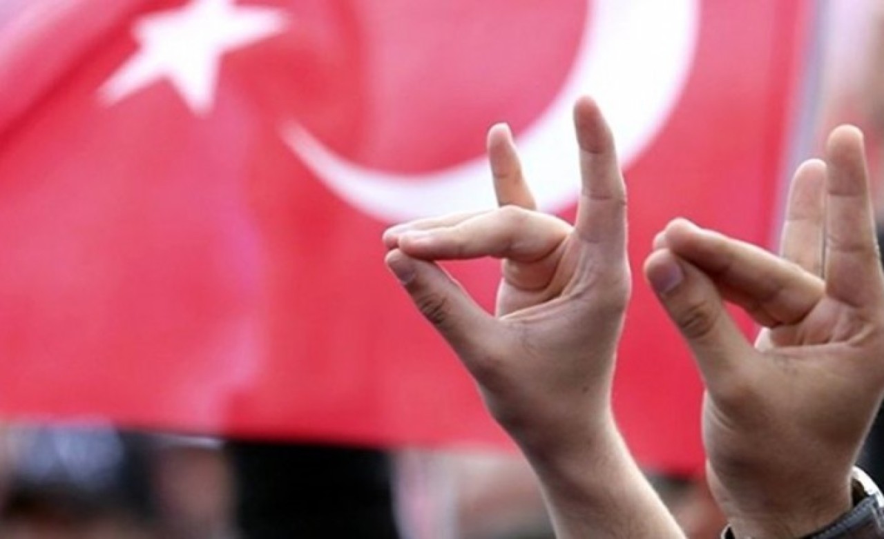 Bozkurt İşareti Yapan Türk Otobüs Şoförleri İşten Çıkarıldı!