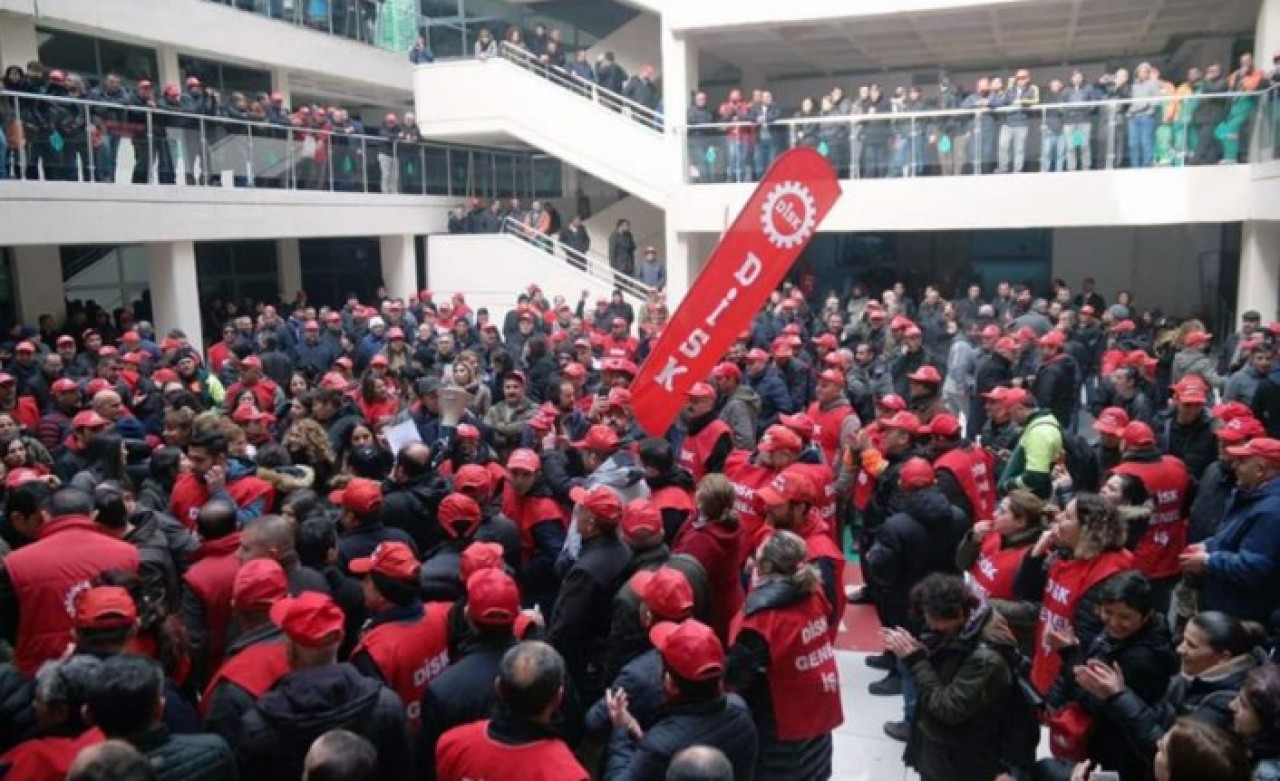 CHP Belediye Binası Karıştı: İşçiler Ortalığı Dağıttı!