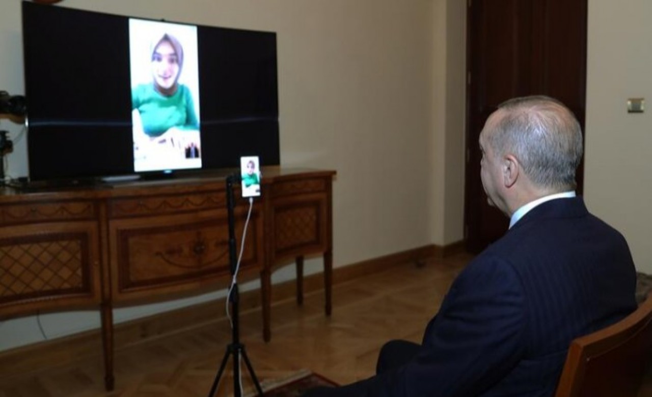 Cumhurbaşkanı Erdoğan,  Kim Milyoner Olmak İster'de Yarışan Gülsüm İle Görüştü!