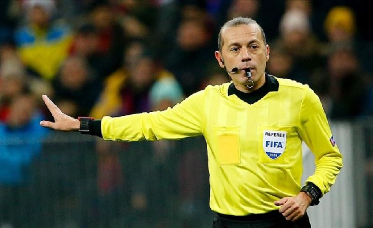 Cüneyt Çakır’dan Yan Hakeme Uyarı: “Bilmediğin Şeyler Var,  Karışma!”