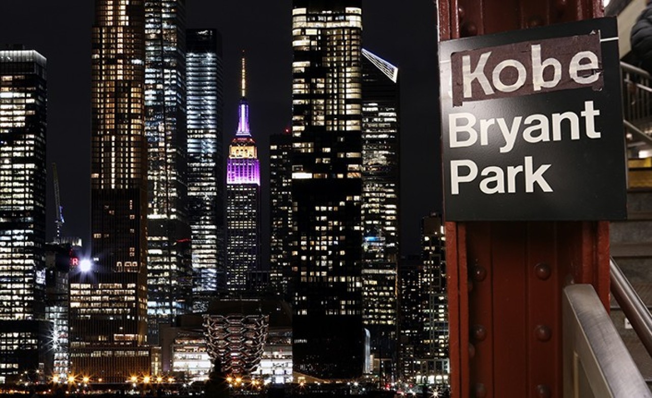 Empire State Binası Işıklandırıldı,  Meydanlara Kobe Bryant'ın Fotoğrafları Asıldı