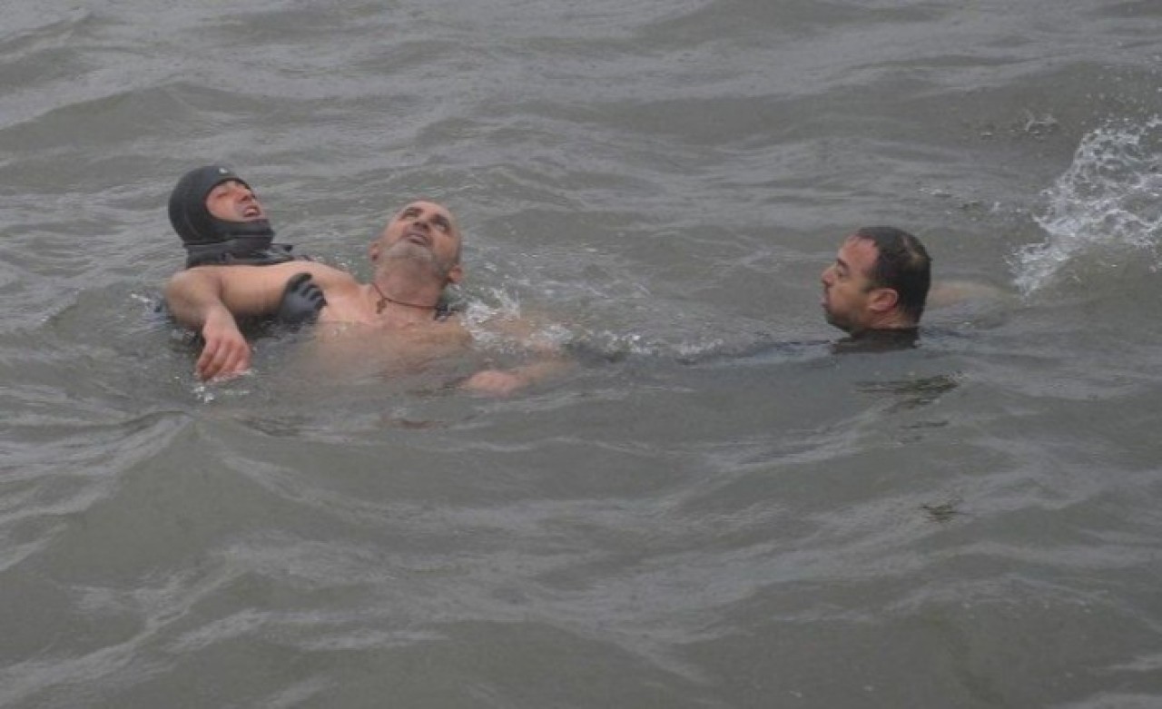 Haç Çıkarma Töreninde Korku Dolu Anlar: Bir Kişi Fenalaştı!