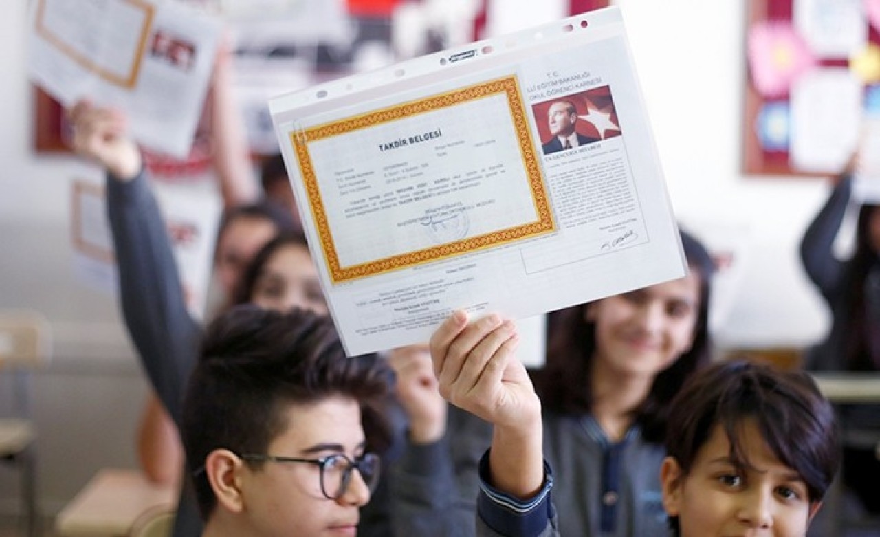 Kimse Farkında Değil: Karnesi Paylaşılan Çocuklar Tehlikede!