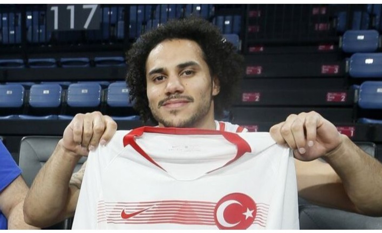 Larkin Türk Olacak mı? Türkoğlu'ndan Açıklama