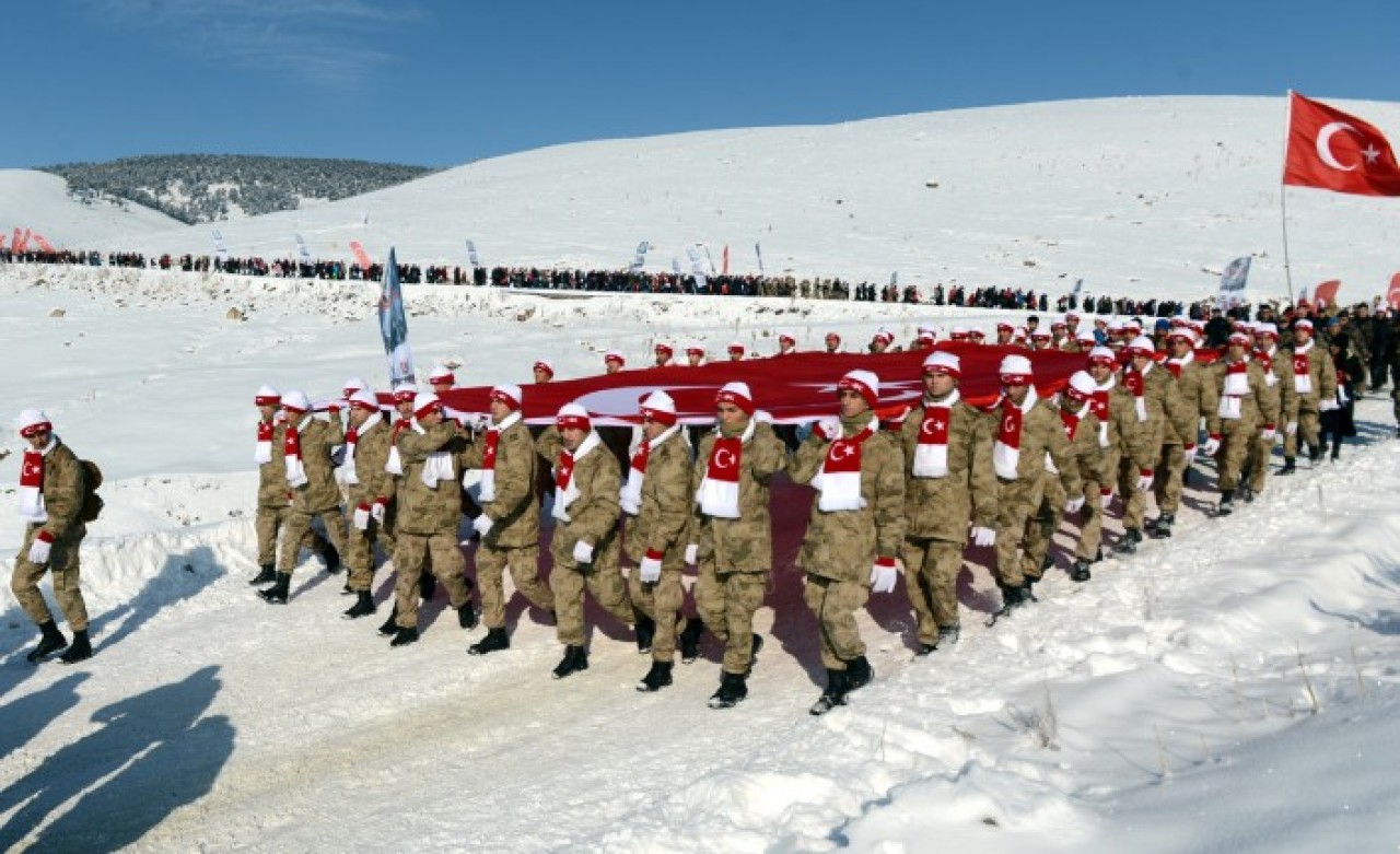 Sarıkamış Şehitleri İçin Yürüdüler: 20 Bin Kişi Katıldı