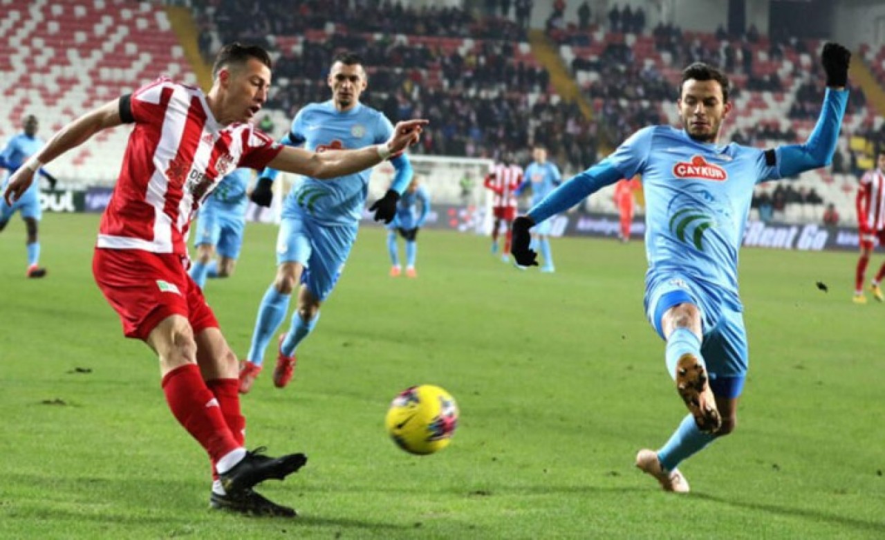 Sivasspor 90+4'te Kurtuldu!