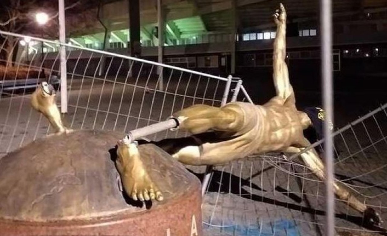 Zlatan Ibrahimovic'in Heykeli Yıkıldı!