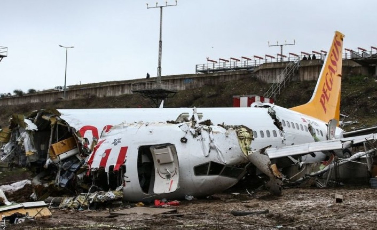 3 Kişinin Hayatını Kaybettiği Pegasus Uçağında Şişme Kaydıraklar Neden Açılmadı?