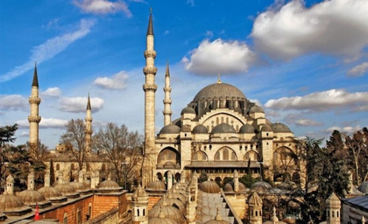 500 yıllık Selimiye Camii'ine acımadılar: Kapılarına bunu yazdılar!