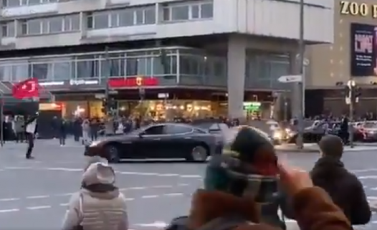 Almanya'daki Türklerin düğün konvoyu ülkenin gündemine oturdu!