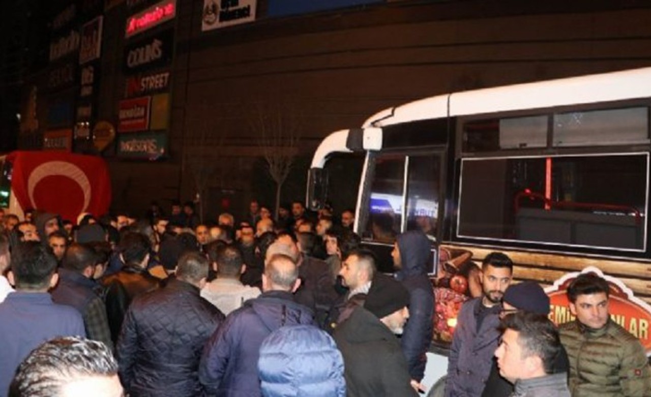 Anadolu uyanıyor: Nevşehir'de vatandaşlar Mehmetçik için toplandı