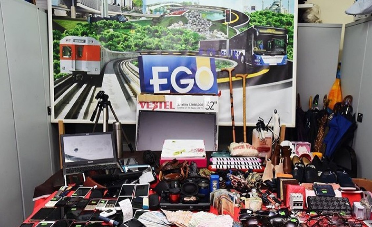 Ankara'da toplu taşımada unutulan eşyalar satışa çıkıyor