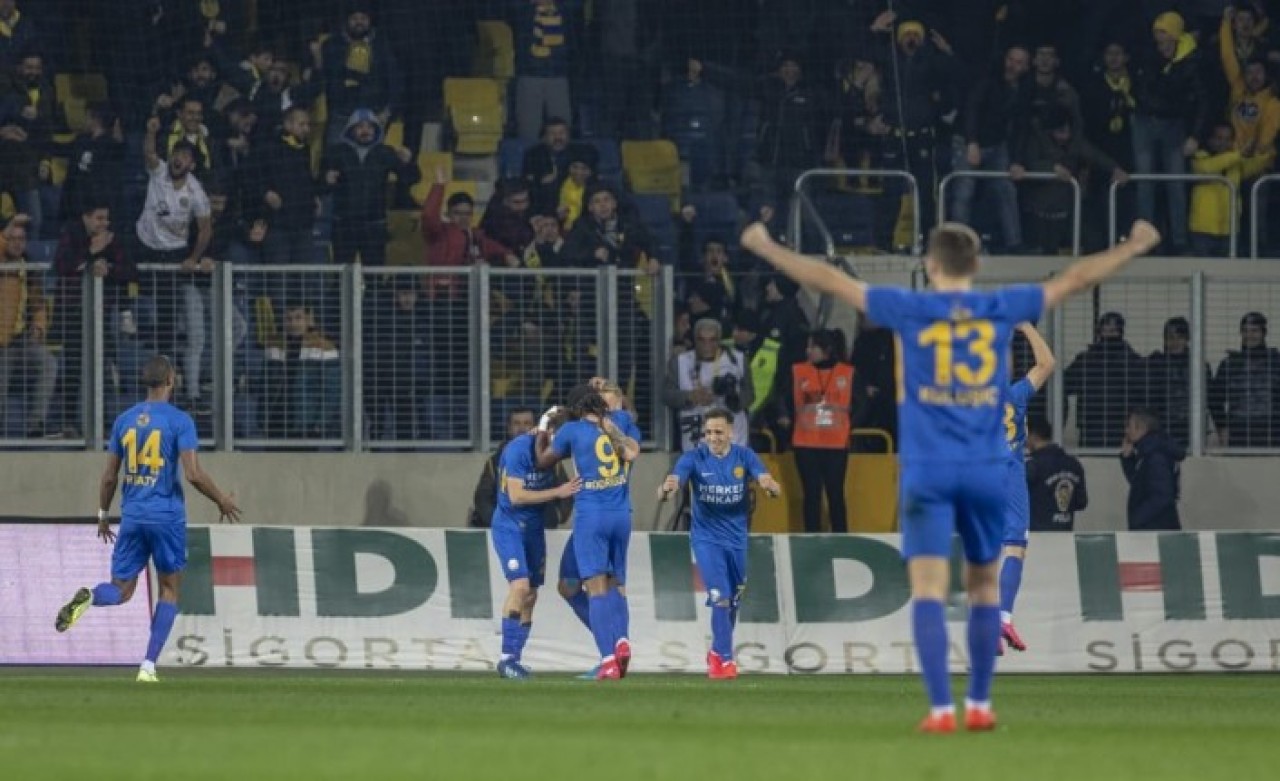 Ankaragücü kaptanından maç sonu Mansur Yavaş’a jest!