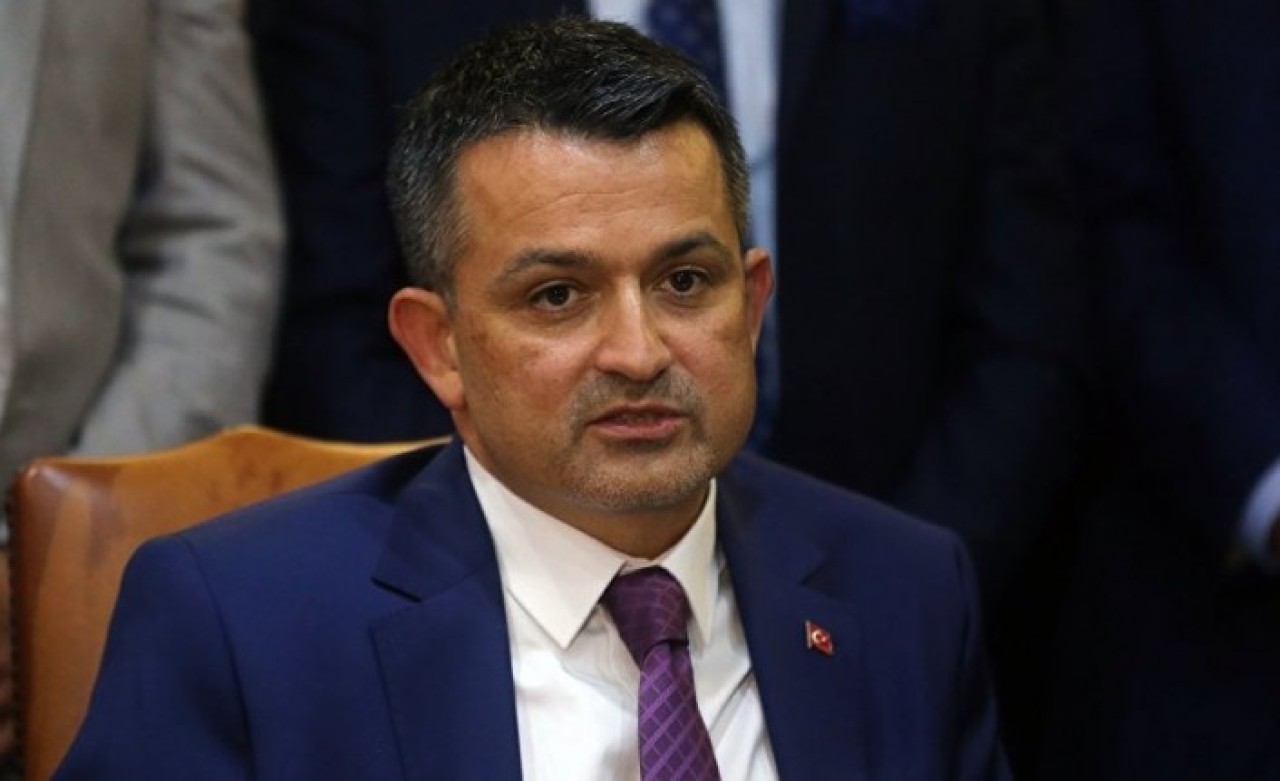 Bakan Pakdemirli döner etini test etti,  makamında çamaşır suyuna batırdı!