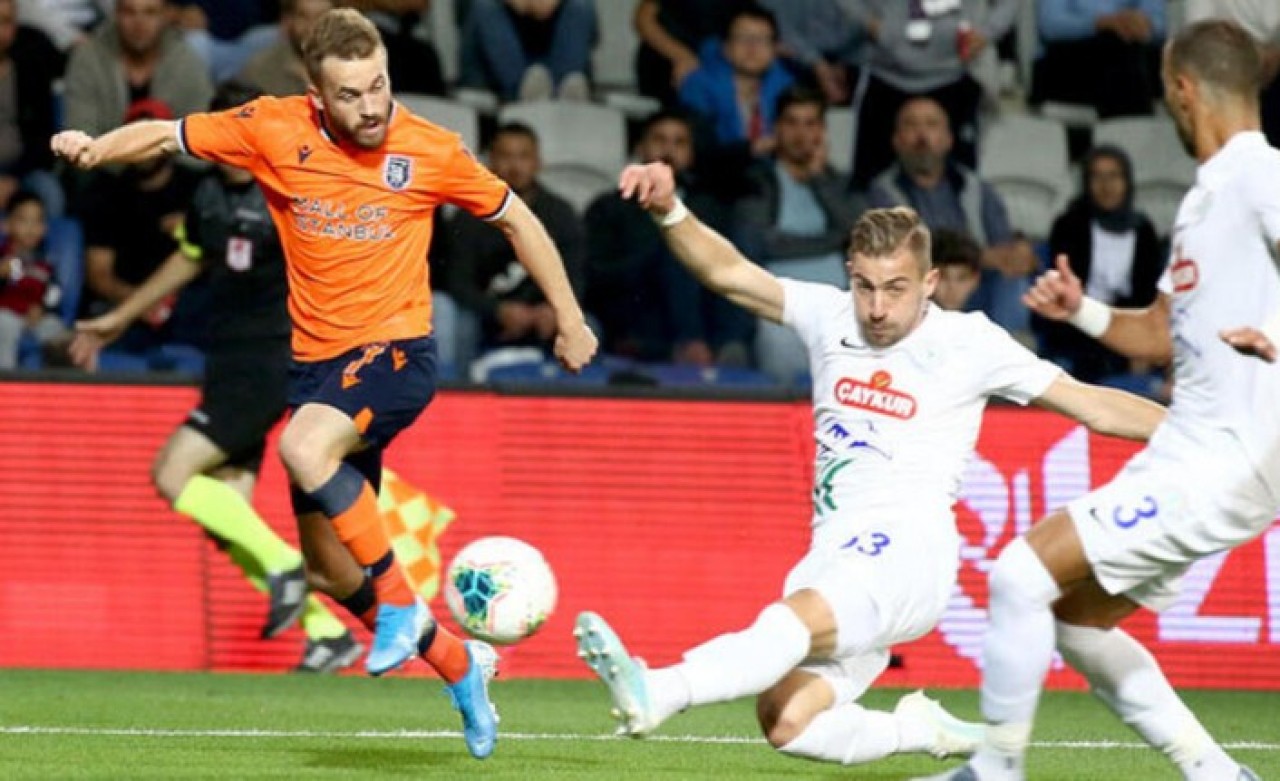 Başakşehir,  Rize'yi vurdu ve zirveye kuruldu