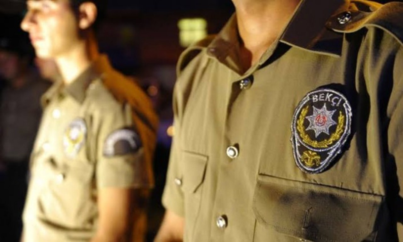 Bekçi Havaya Ateş Açtı: Diğer Bekçiyi Vurdu!